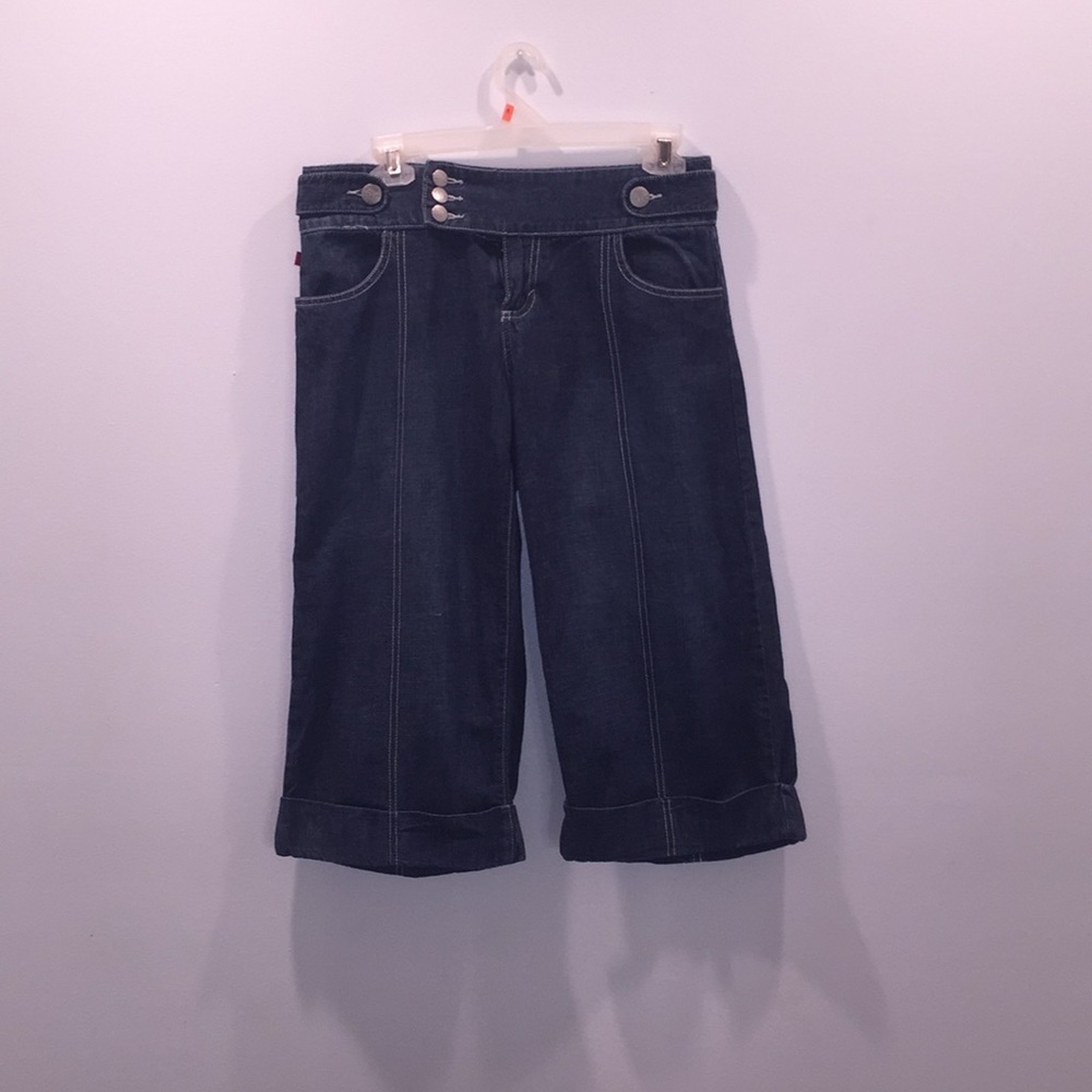 Fire low rise jean capris.